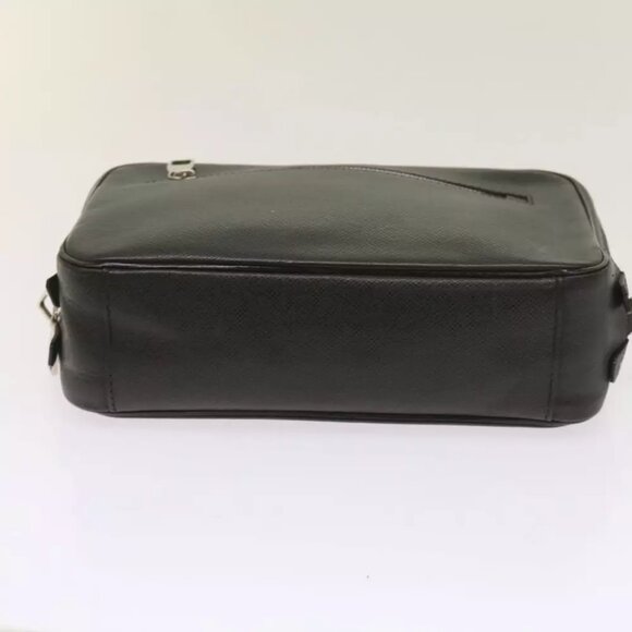 LOUIS VUITTON Taiga Neopavel Clutch Bag Gracie - Picture 2 of 7